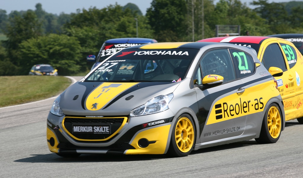 Morten Jespersen ligger i toppen af mesterskabet med sin Peugeot 208 racer.
(Foto: Motorsporten.dk)